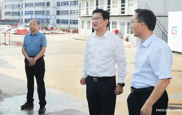 孙志标现场推进民生实事项目建设